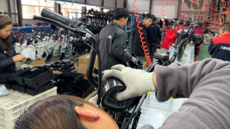 Jimsen e-bike handlebar installation on the production line