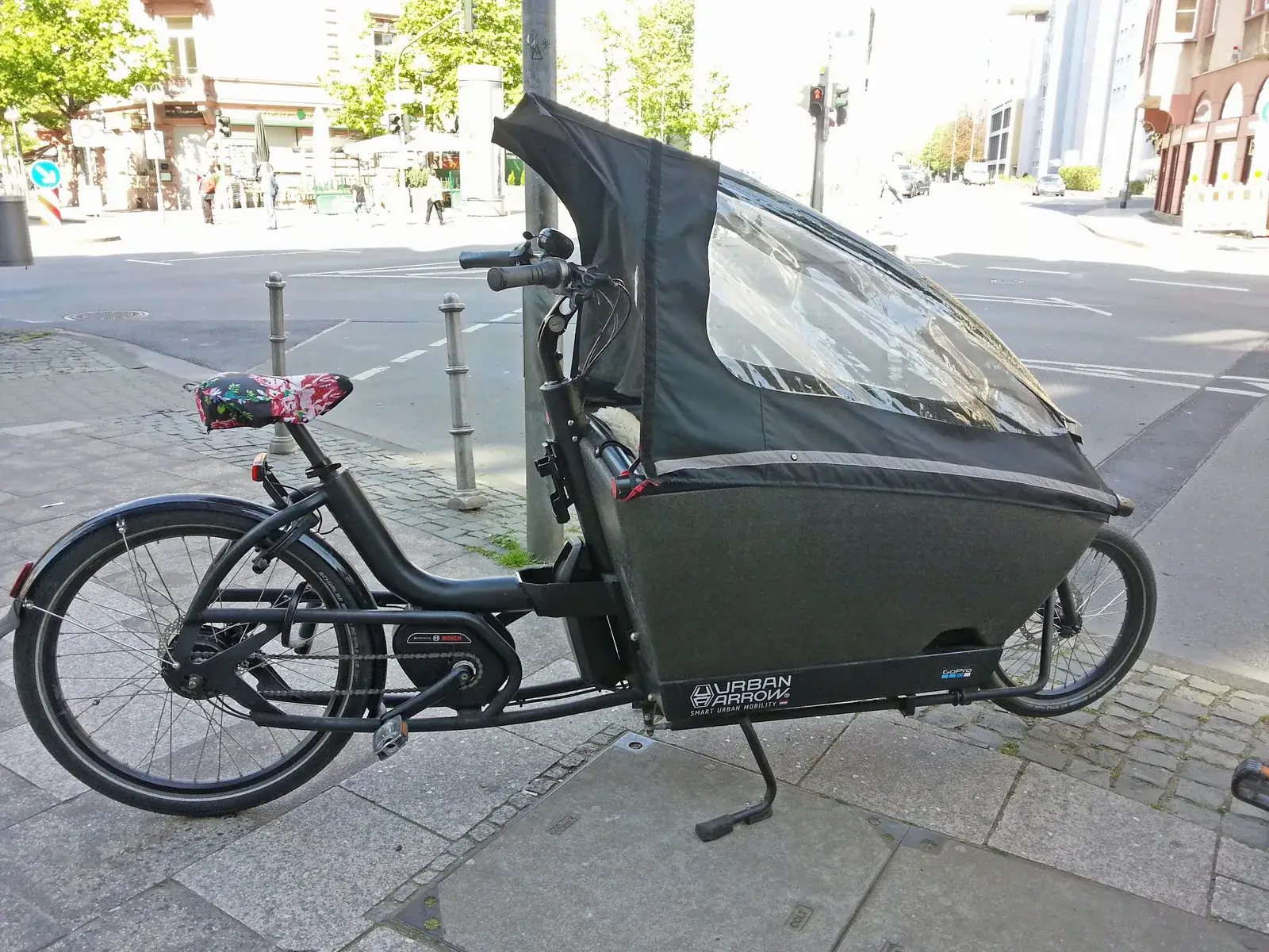 Urban Arrow front-box cargo e-bike with a rain canopy, photographed in Frankfurt in 2019